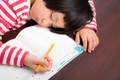 4 hiểm họa đáng sợ khi trẻ không chịu ngủ sớm