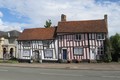 Lịch sử đầy bất ngờ của ngôi làng xiêu vẹo ở Anh
