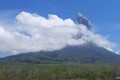 Núi lửa ở Indonesia 'thức giấc', cột tro bụi cao đến 4 km