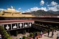 Khám phá ngôi chùa linh thiêng nổi tiếng Tây Tạng