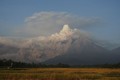 Núi lửa cao nhất Indonesia mới phun trào, thảm họa có xảy ra? 