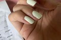 Làm bộ nail sơn trơn, cô nàng ''đơ cả người'' khi cầm bill thanh toán