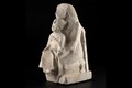 Giải mã bức tượng tạc pharaoh Ai Cập ngồi trong lòng “người lạ“