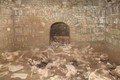 Cạm bẫy hiểm độc trong mộ cổ khiến 80 tên trộm mất mạng
