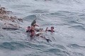 Tàu cá Nghệ An chìm trên biển Quảng Bình: Vợ khóc ngất gọi tên chồng
