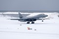 B-1B Lancer Mỹ hạ cánh thẳng lên tuyết, gửi lời thách thức tới Nga