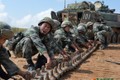 Lương của lính Trung Quốc: Cao chót vót nhưng vẫn thiếu quân