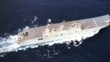 'Soái hạm' của hải quân Australia vừa tới Việt Nam mạnh cỡ nào?