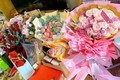 Pha Lê khoe quà sinh nhật 'ngập' hoa, tiền mặt và trang sức đắt tiền