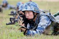 Vì sao binh sĩ Trung Quốc phải đội "nón sắt" tạo khói khi tập trận?