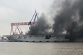 Siêu tàu đổ bộ của Trung Quốc đang nằm tại cảng bỗng bốc cháy ngùn ngụt