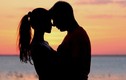 Vì sao nhiều phụ nữ chán chồng nhưng gặp đàn ông lạ vẫn rạo rực muốn "yêu"?