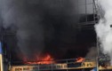 Tin tức 24h: CLIP cháy lớn, khói lửa bao trùm siêu thị điện máy