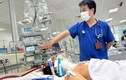 Bệnh viện ở Hà Nội tiếp nhận hàng loạt trường hợp mắc cúm, người phải chạy tim - phổi nhân tạo, người tiên lượng xấu