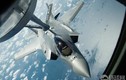Xem tiêm kích F-35A “bú sữa“