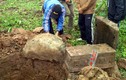 Dân làng Tứ Kỳ “quây” công nhân đào trộm mộ