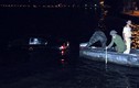 Xế hộp Lexus lao xuống hồ Tây lúc đêm khuya