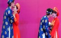 Ngại ngùng “khóa môi” tại đám cưới tập thể ở Hà Nội
