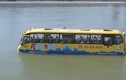Xem xe buýt phăm phăm bơi qua sông mà không bị chìm