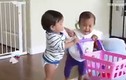 Cảnh tranh giành đồ chơi “không thể tin nổi” của hai bé