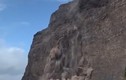 Video: Vách đá đổ sụp ngay trước mặt du khách ở Tây Ban Nha