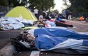 Cảnh “màn trời chiếu đất” của người tị nạn biên giới Hungary-Serbia