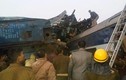 Hiện trường tai nạn tàu hỏa kinh hoàng ở Ấn Độ