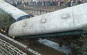 Hiện trường vụ tai nạn tàu hỏa kinh hoàng ở Ấn Độ