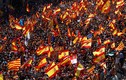 Biển người Catalonia phản đối độc lập, thề trung thành với Tây Ban Nha