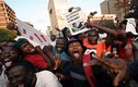 Biển người Zimbabwe vỡ òa hạnh phúc khi Tổng thống Mugabe từ chức