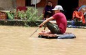 Cảnh ngập lụt do bão Sơn Tinh ở Việt Nam lên báo Anh