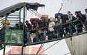 Tàu bốc cháy ngoài khơi Indonesia, 10 người thiệt mạng
