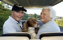 Khoảnh khắc hạnh phúc của vợ chồng cố Tổng thống Bush “cha“