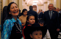 Bất ngờ vẻ giản dị của nữ nghị sĩ người Mỹ bản địa