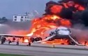 Kinh hoàng hiện trường máy bay chở khách Nga bốc cháy như ngọn đuốc