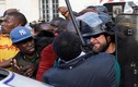 Thủ đô Paris hỗn loạn vì di dân Châu Phi biểu tình