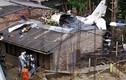Hiện trường máy bay lao xuống nhà dân vỡ nát ở Colombia