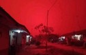 Hãi hùng bầu trời Indonesia đỏ như máu vì cháy rừng
