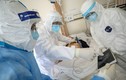 Xúc động hình ảnh trong phòng cách ly bệnh nhân nhiễm virus corona ở Vũ Hán