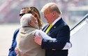 Ảnh: Tổng thống Mỹ Donald Trump thăm Ấn Độ, ôm Thủ tướng Modi