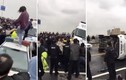 Đụng độ cảnh sát, người dân do tranh cãi gỡ phong tỏa ở Hồ Bắc