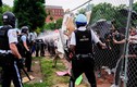 Hình ảnh đụng độ giữa cảnh sát và người biểu tình gần Nhà Trắng