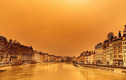 Cảnh bầu trời Châu Âu chuyển sang màu cam như "ngày tận thế"
