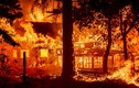 Cảnh cháy rừng thảm khốc “nuốt chửng” loạt ngôi nhà ở Mỹ
