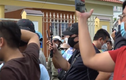 Người dân, YouTuber vây kín tòa vụ “50 người xông vào Tịnh thất Bồng Lai“