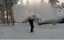 Phần Lan lạnh kỷ lục, nước sôi hất lên không trung đóng băng ngay