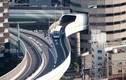 Kinh ngạc đường cao tốc “xuyên thủng” tòa nhà 16 tầng
