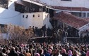 Cảnh người dân đổ xô tìm thân nhân trong nhà tù khét tiếng Syria