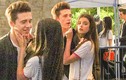 Sốt vẻ căng tròn tuổi mới lớn của bạn gái Brooklyn Beckham