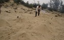 Nỗi đau tột cùng của người cha chôn 12 con trong cát